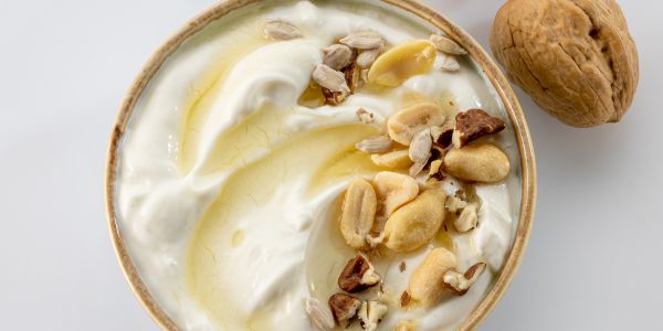 grčki jogurt i orašasti plodovi